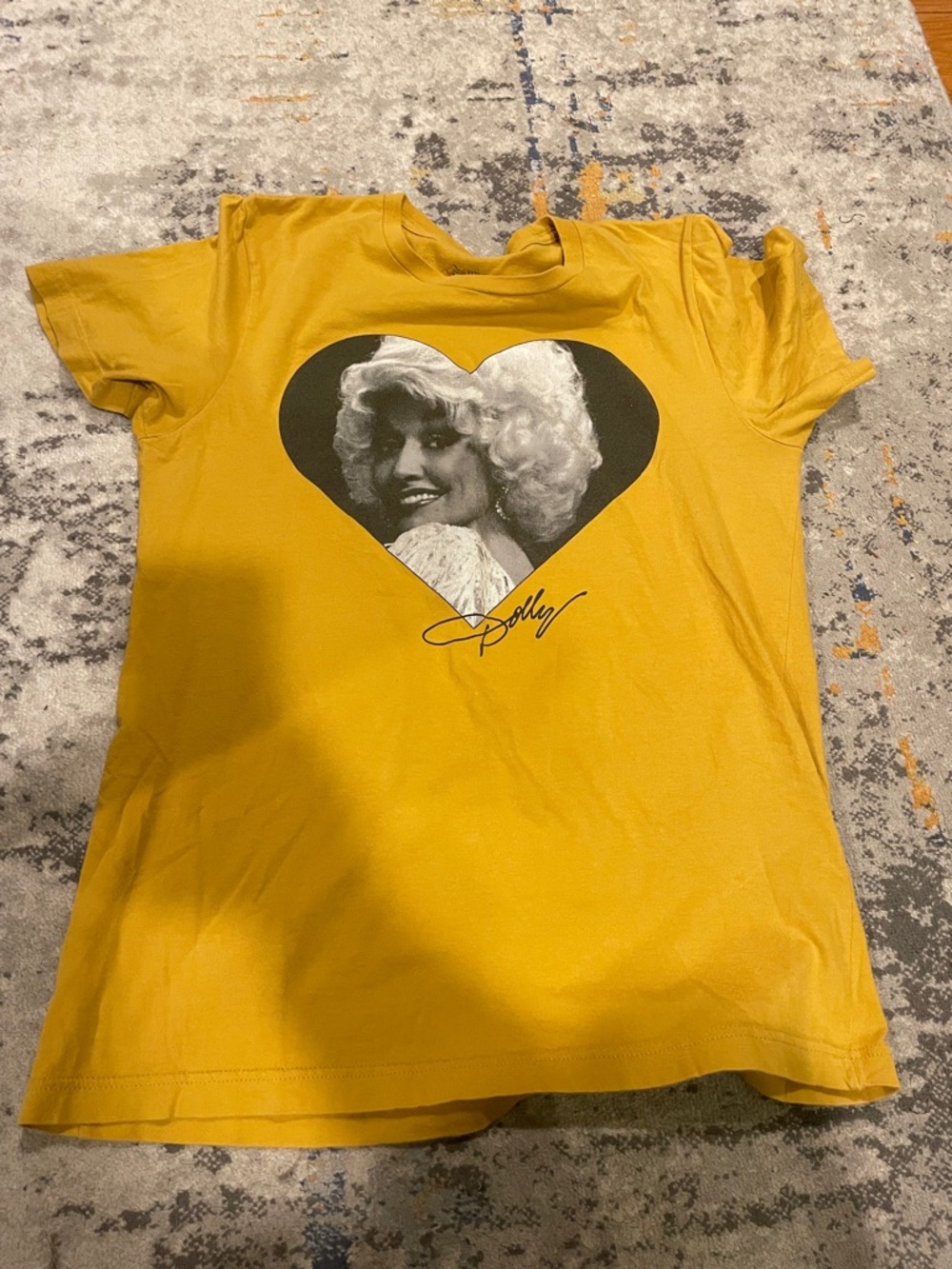 Buckle Yellow Dolly Heart Graphic Short Sleeve Tee